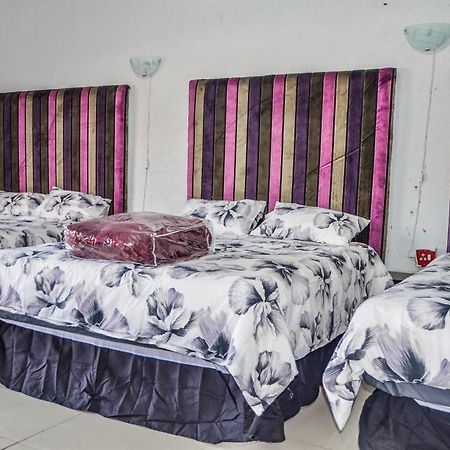 Sani Bonani Guest House Klerksdorp Esterno foto