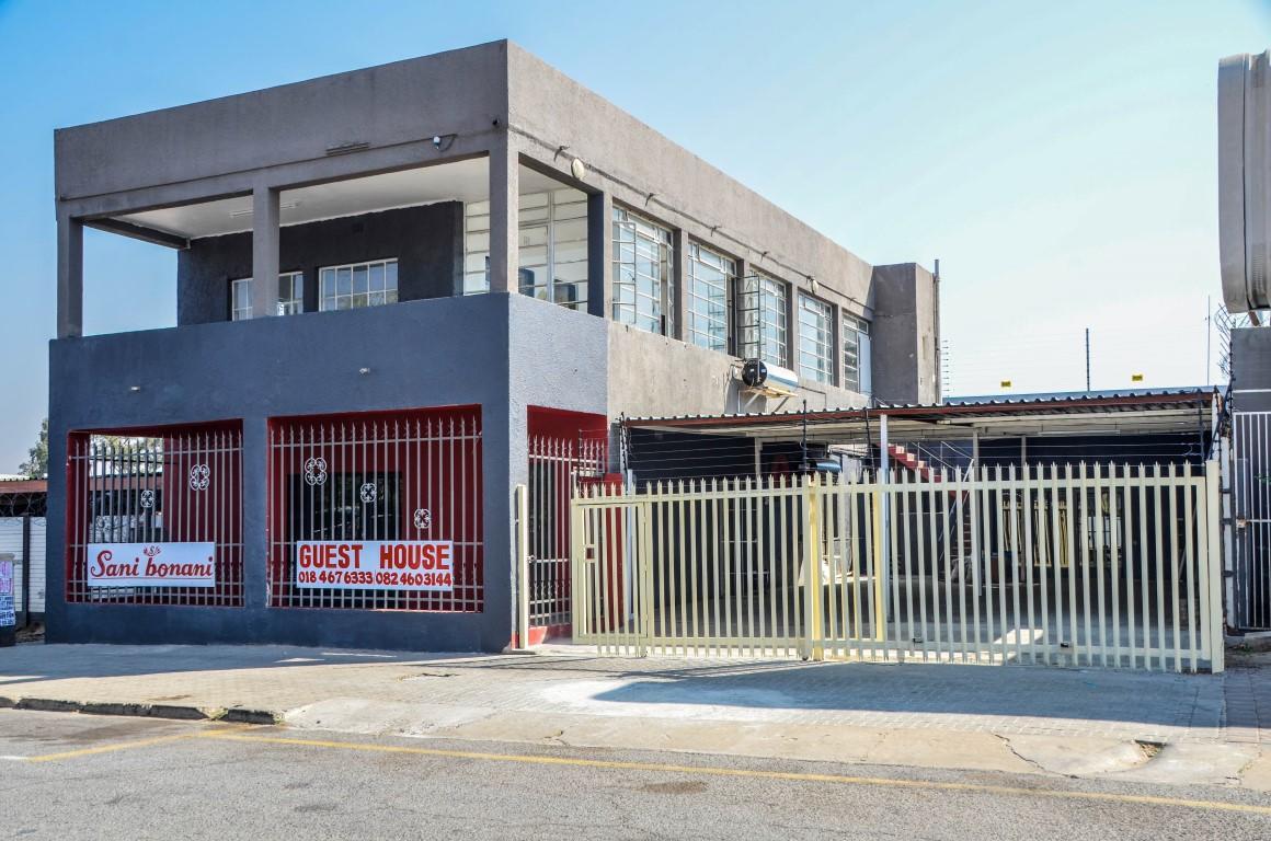 Sani Bonani Guest House Klerksdorp Esterno foto
