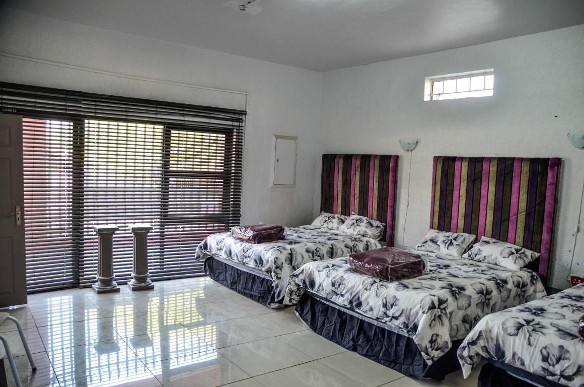 Sani Bonani Guest House Klerksdorp Esterno foto